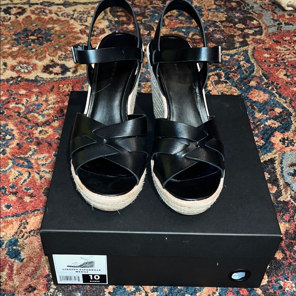 BANANA REPUBLIC ESPADRILLE WEDGE SANDAL
